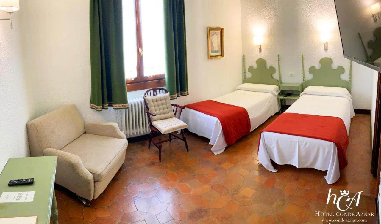 Conde Aznar Hotel Jaca Exterior photo
